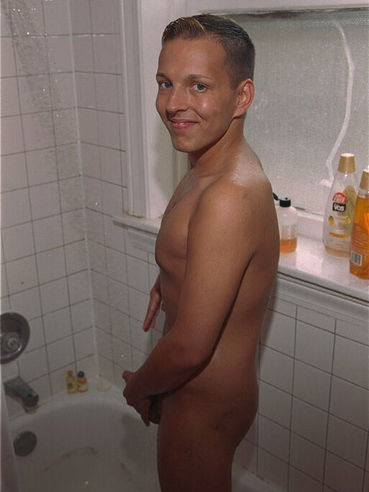 Sexy Terry bfcollection invites us to join him in a shower where he slowly soaps his smooth body
